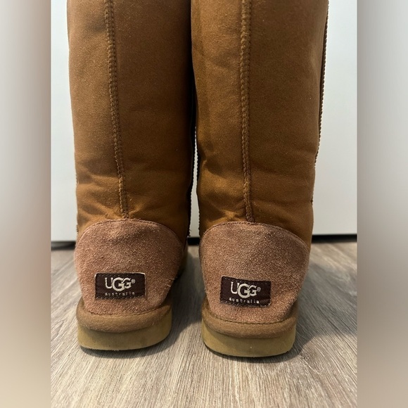 Women’s Ugg Classic Tall boots - Picture 4 of 5